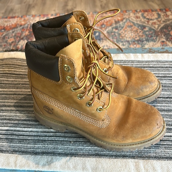 Timberland Classic Boots Mens Waterproof Nubuck Wheat Size 6M